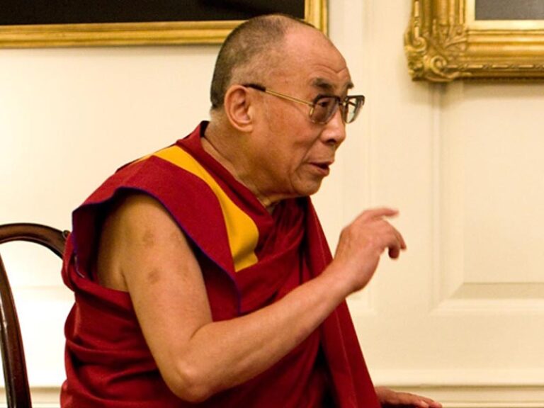 Dalai Lama: Die 10 größten Energiediebe deines Lebens!